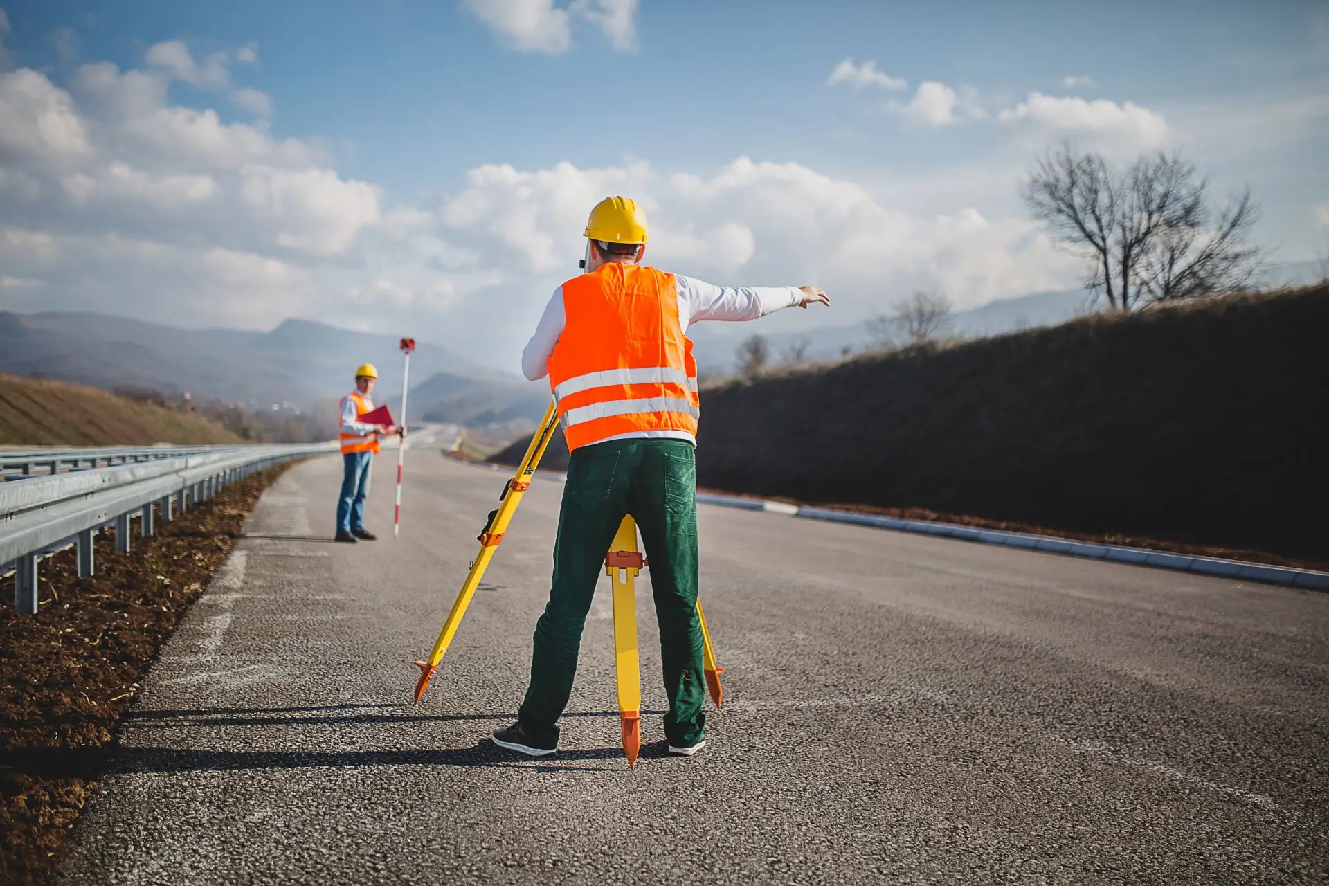Геодезичні вишукування і проектування автомобільних доріг — розбивка траси з використанням тахеометра