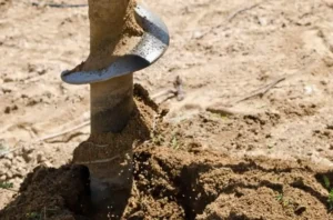 Геологія ділянки — буровий відбір ґрунту для аналізу